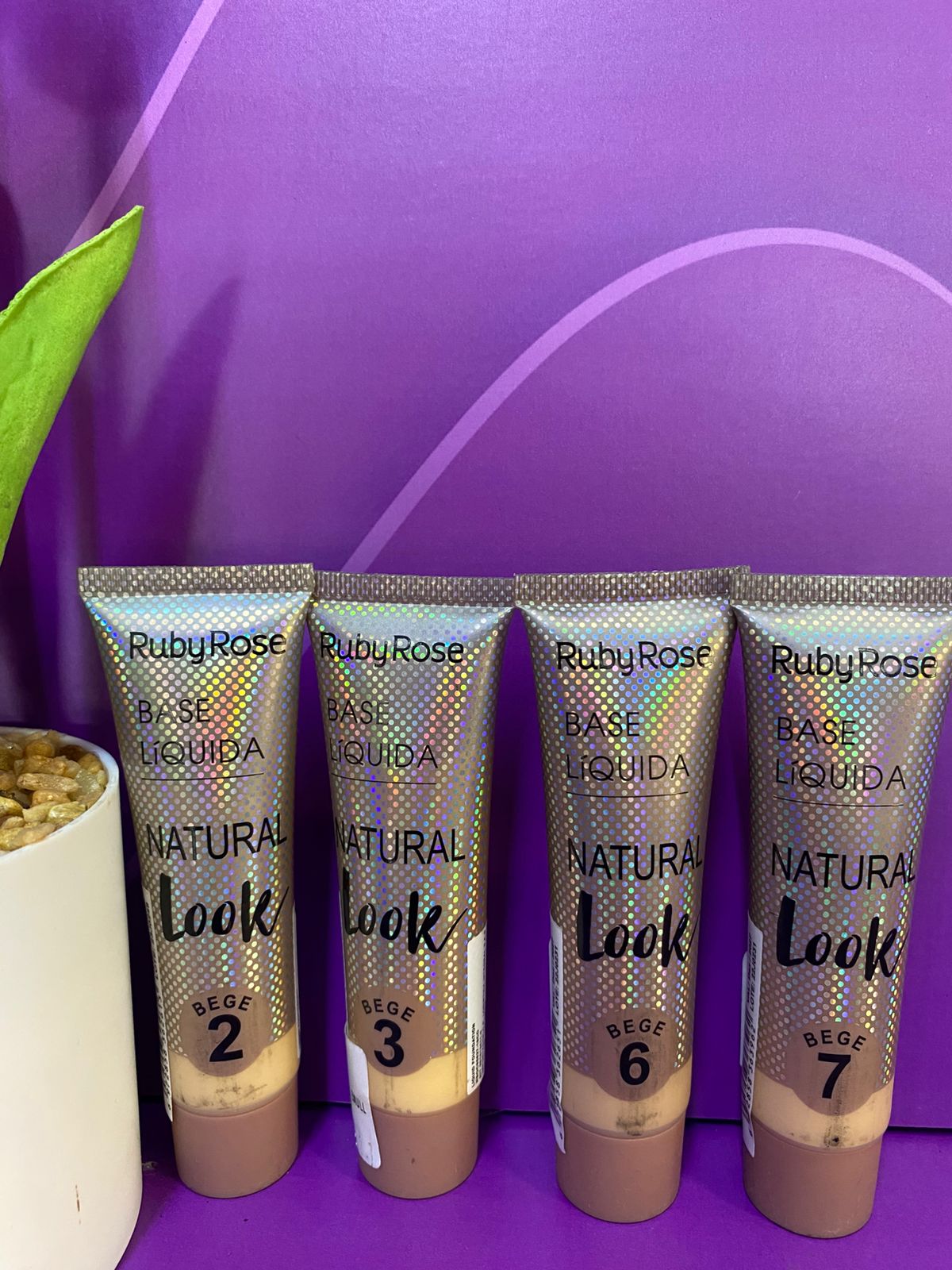 BASE NATURAL LOOK RUBY ROSE