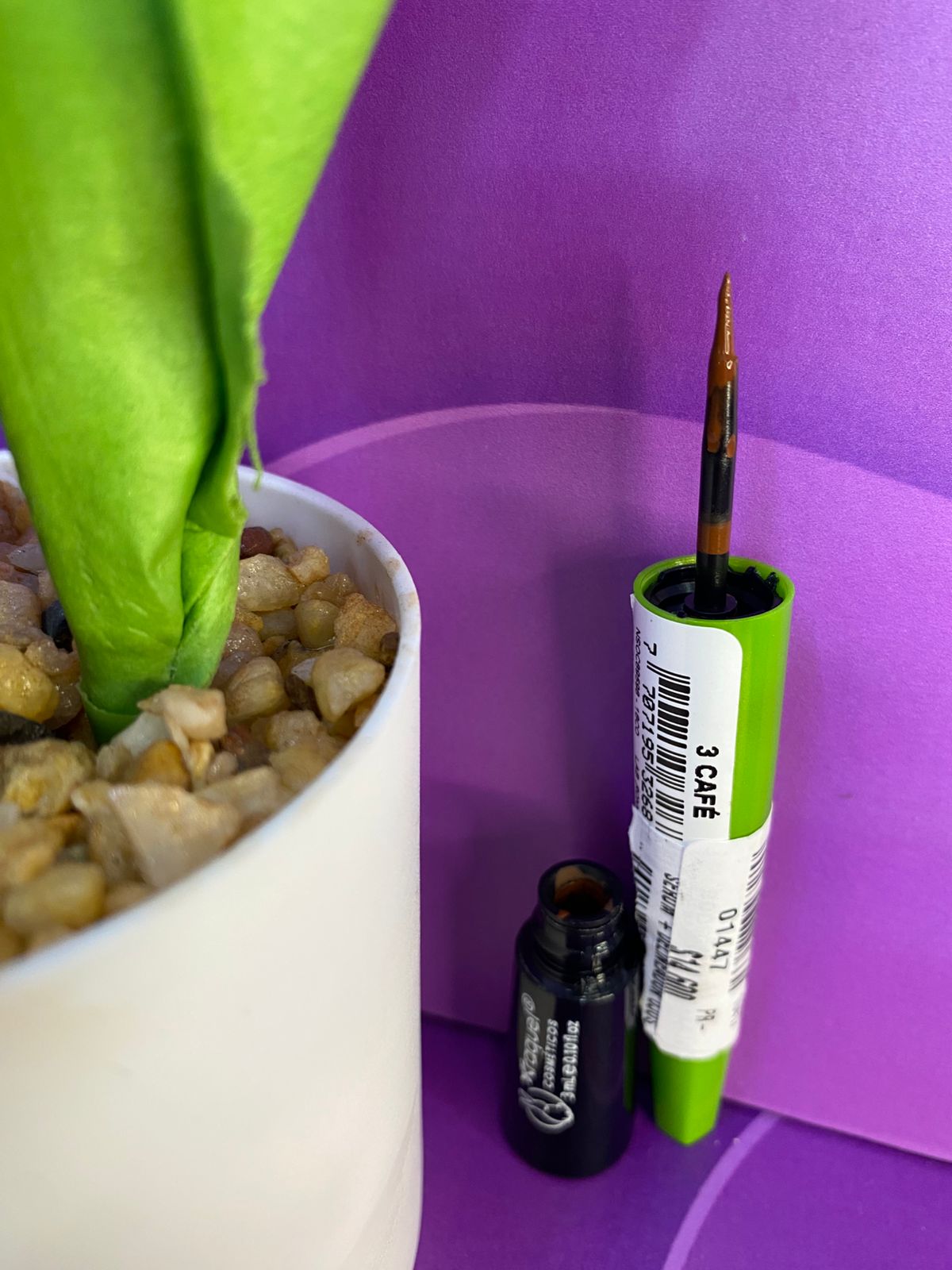 DELINEADOR DE OJOS SERUM