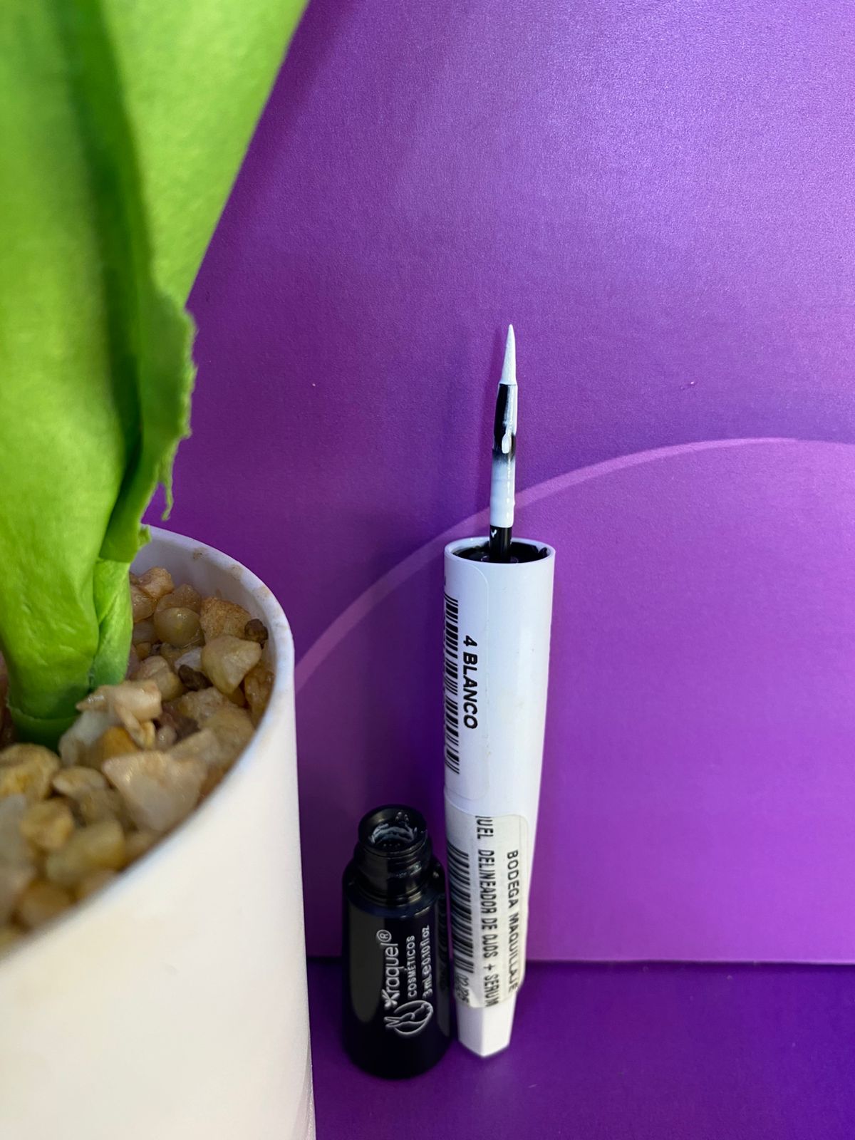 DELINEADOR DE OJOS SERUM