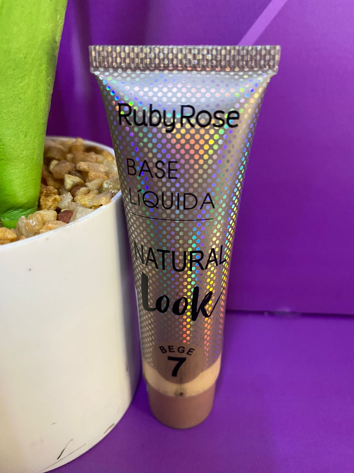 BASE NATURAL LOOK RUBY ROSE